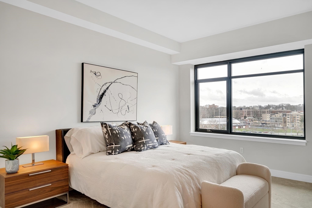 2400 Beacon St Unit: PH608