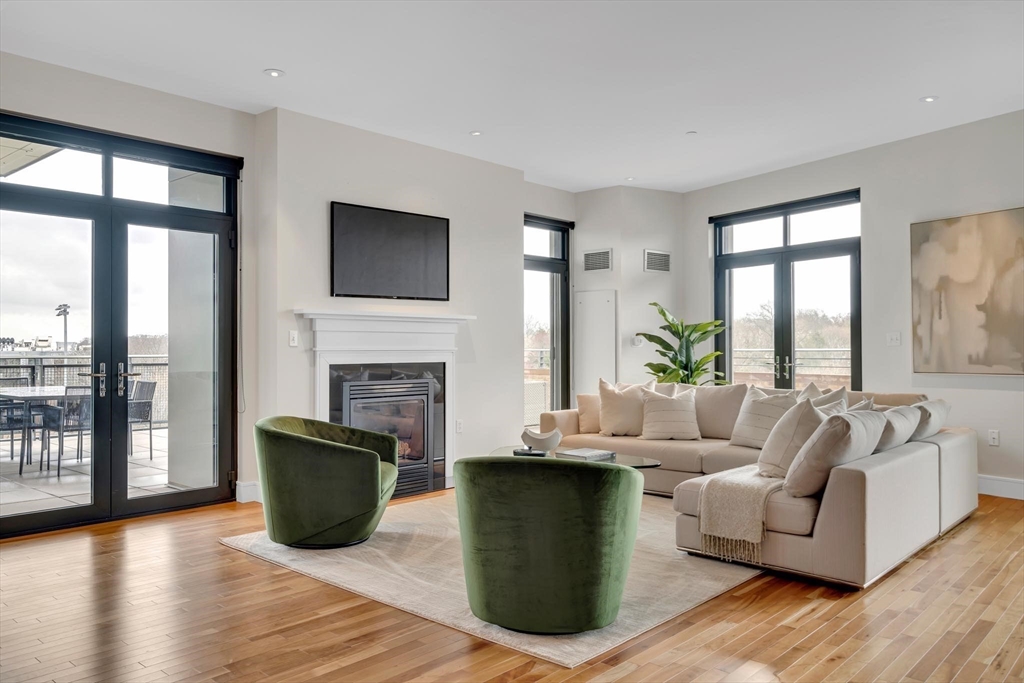 2400 Beacon St Unit: PH608