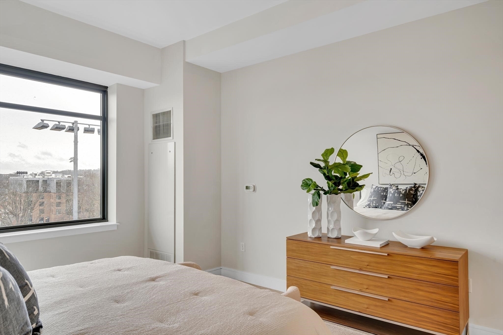 2400 Beacon St Unit: PH608