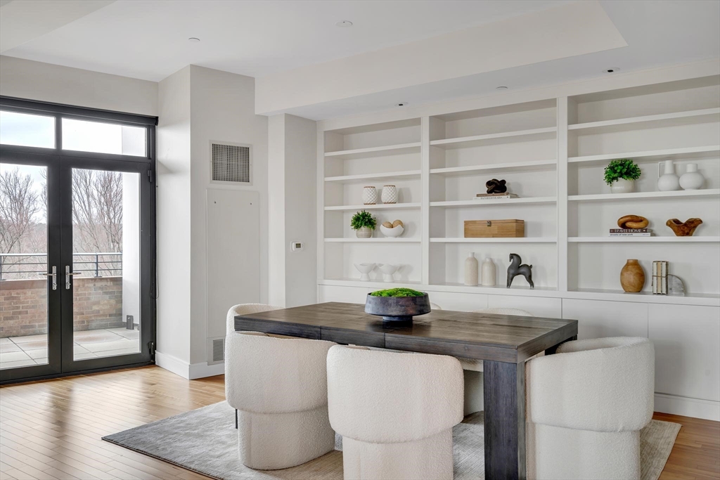 2400 Beacon St Unit: PH608
