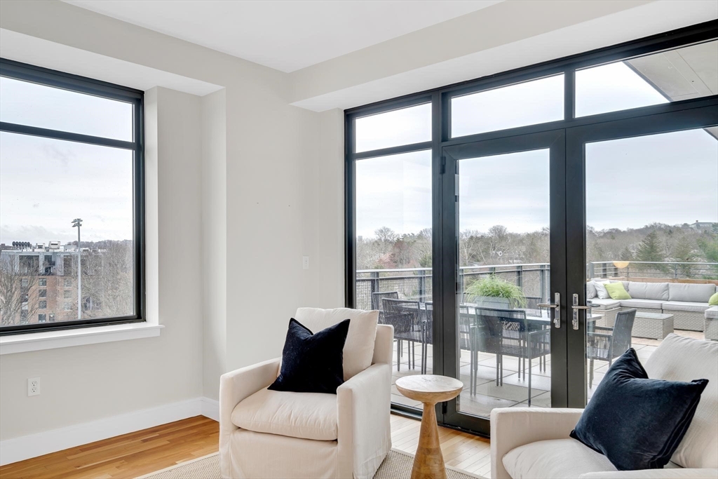2400 Beacon St Unit: PH608