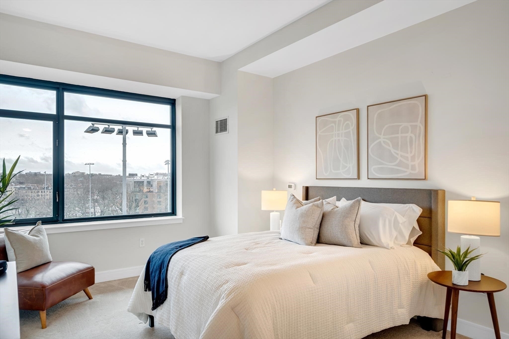 2400 Beacon St Unit: PH608