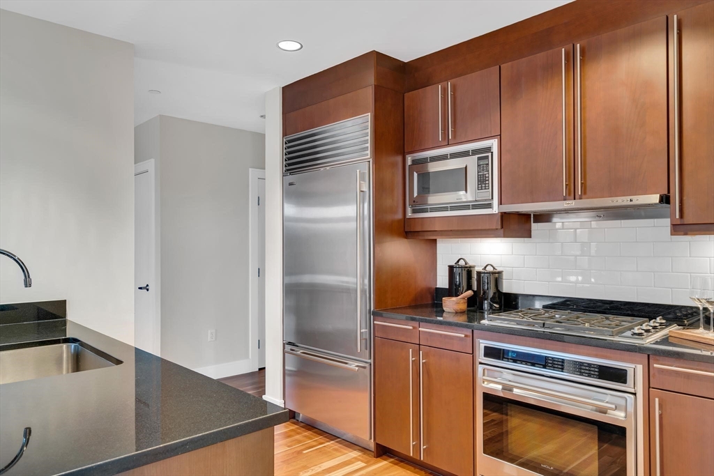 2400 Beacon St Unit: PH608