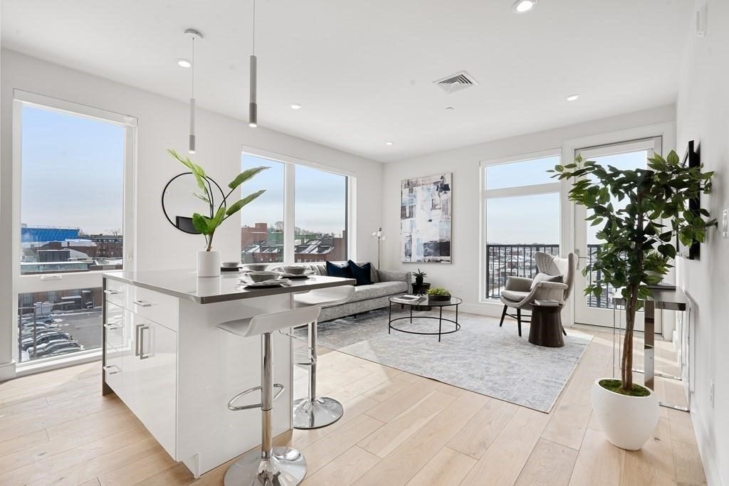 420 West Broadway # 406