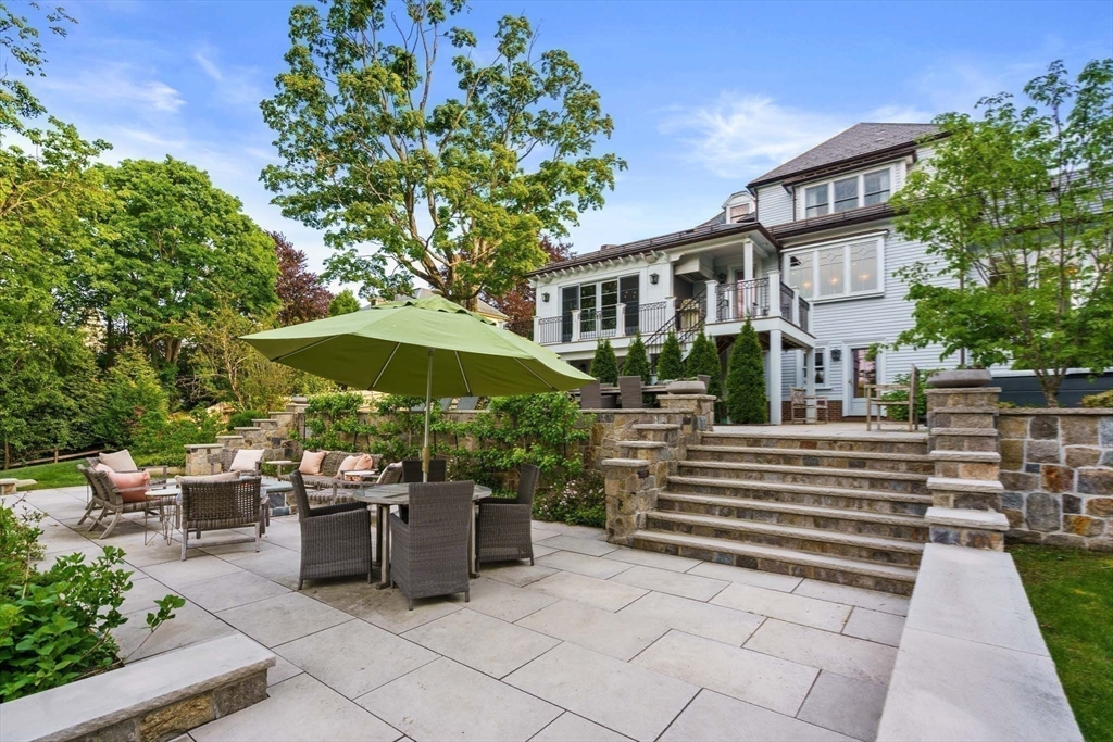 725 High St