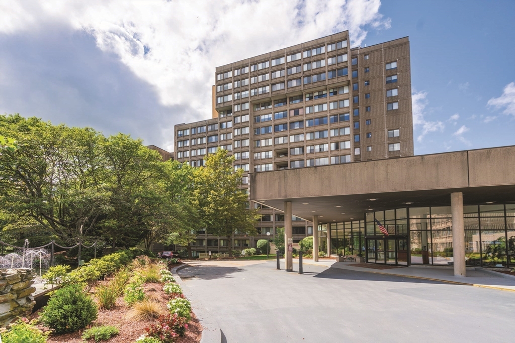 250 Hammond Pond Parkway # 515N