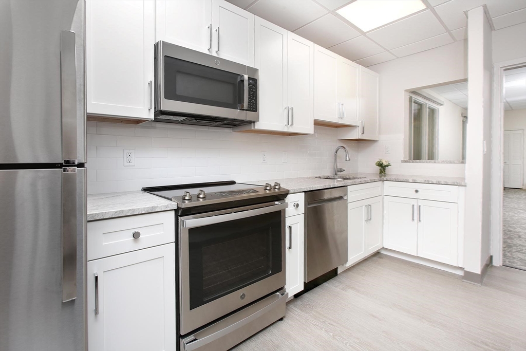 210 Nahanton St # 421