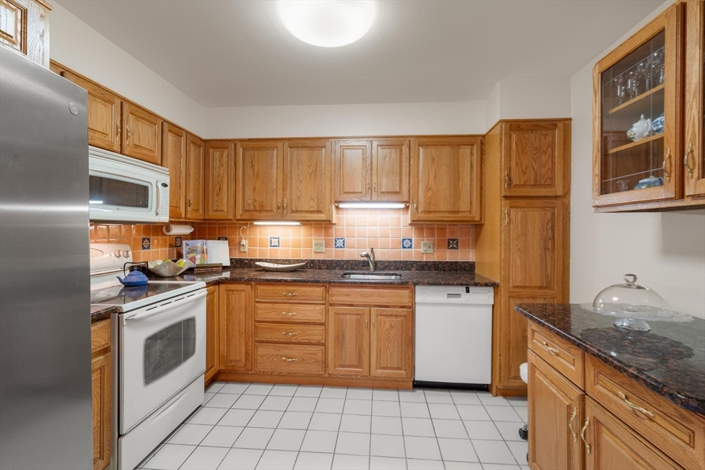 210 Nahanton St # 421