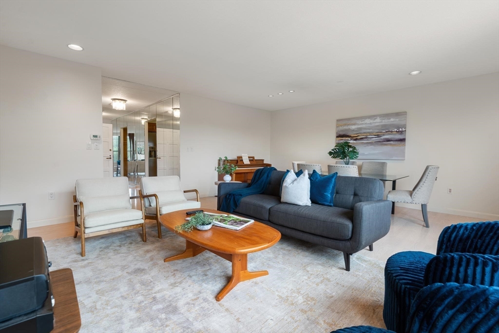 210 Nahanton St # 421