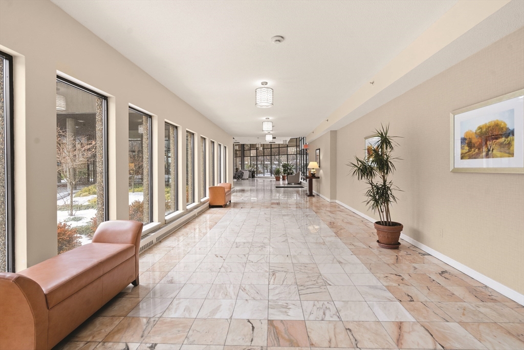 250 Hammond Pond Parkway # 806N
