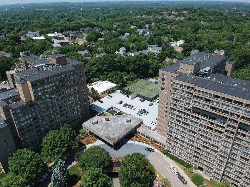 250 Hammond Pond Parkway # 806N