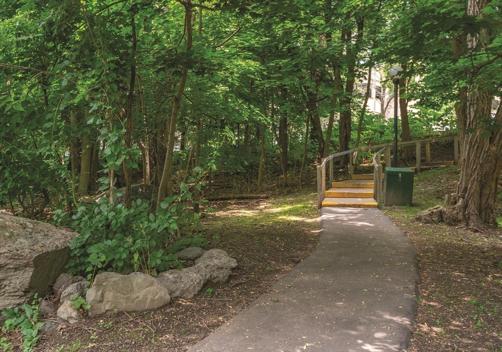 250 Hammond Pond Parkway # 806N
