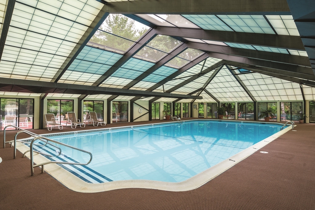 250 Hammond Pond Parkway # 806N