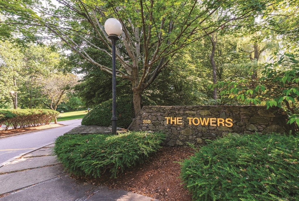 250 Hammond Pond Parkway # 806N