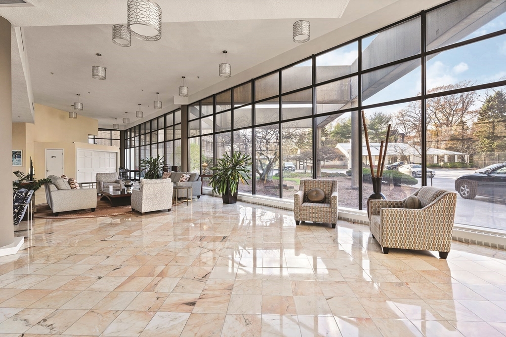 250 Hammond Pond Parkway # 806N