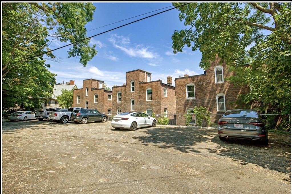 112 Winthrop St # 5