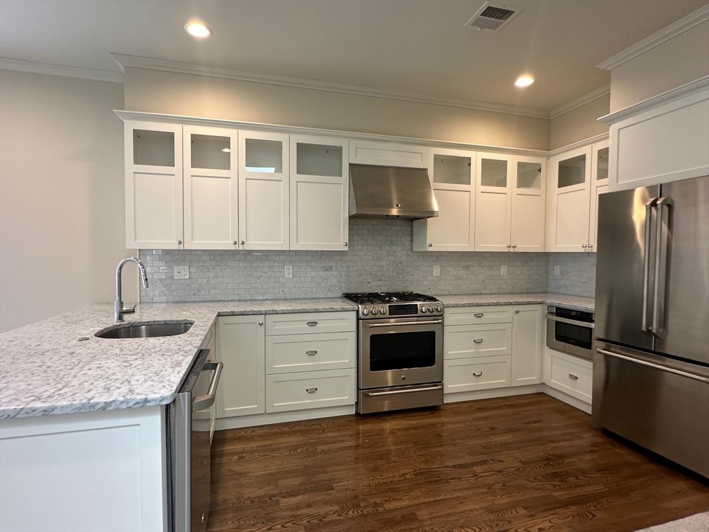 17 Davis Ave # 2