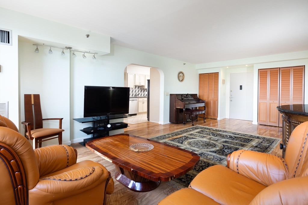 1731 Beacon St # 1010