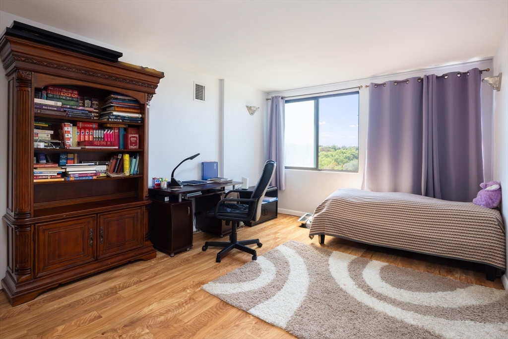 1731 Beacon St # 1010