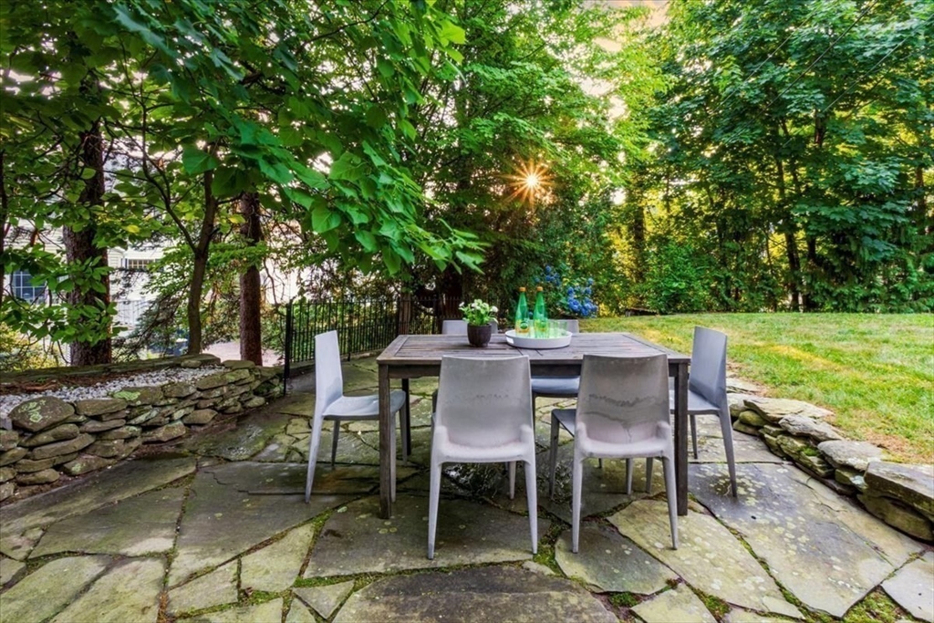101 Bellevue Hill Rd