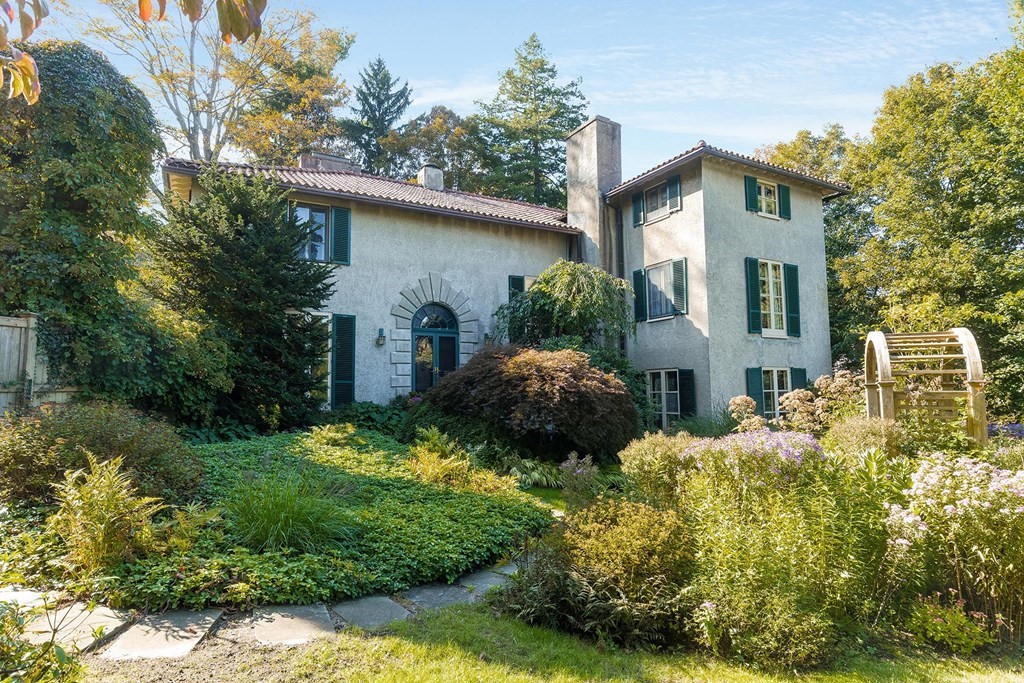 15 Goddard Ave