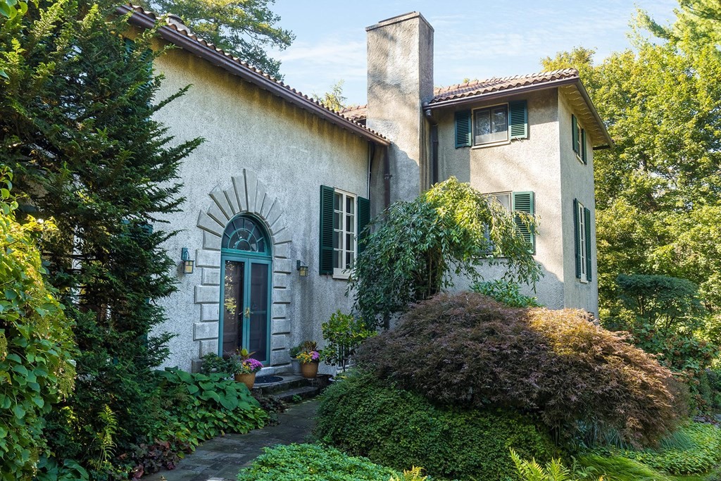 15 Goddard Ave