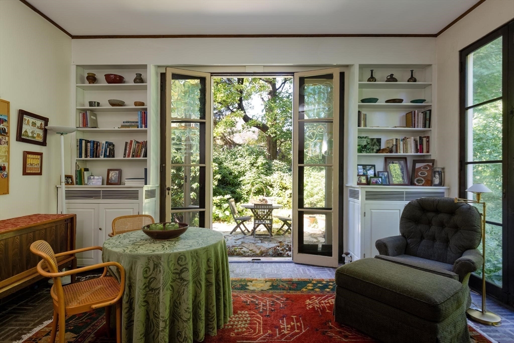15 Goddard Ave