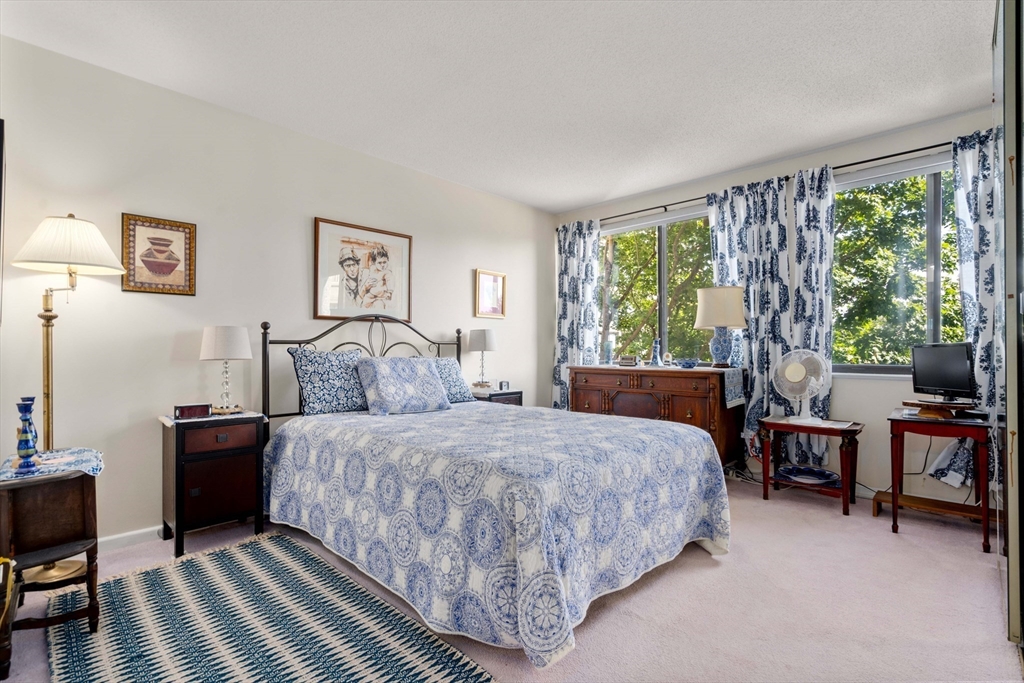 250 Hammond Pond Parkway # 612S