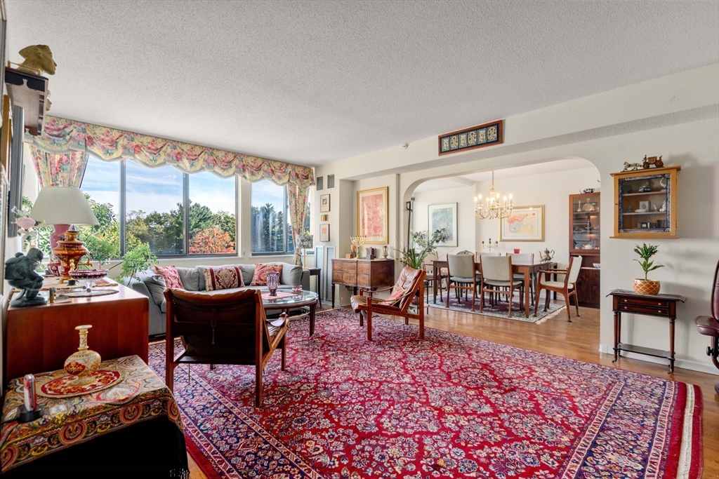 250 Hammond Pond Parkway # 612S
