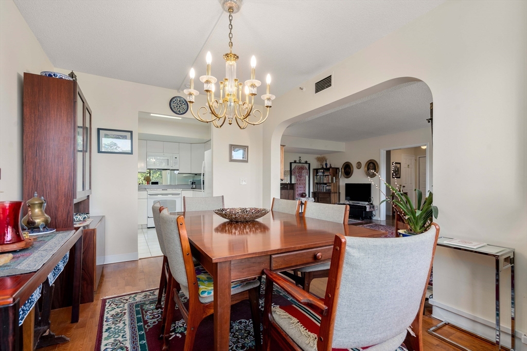 250 Hammond Pond Parkway # 612S