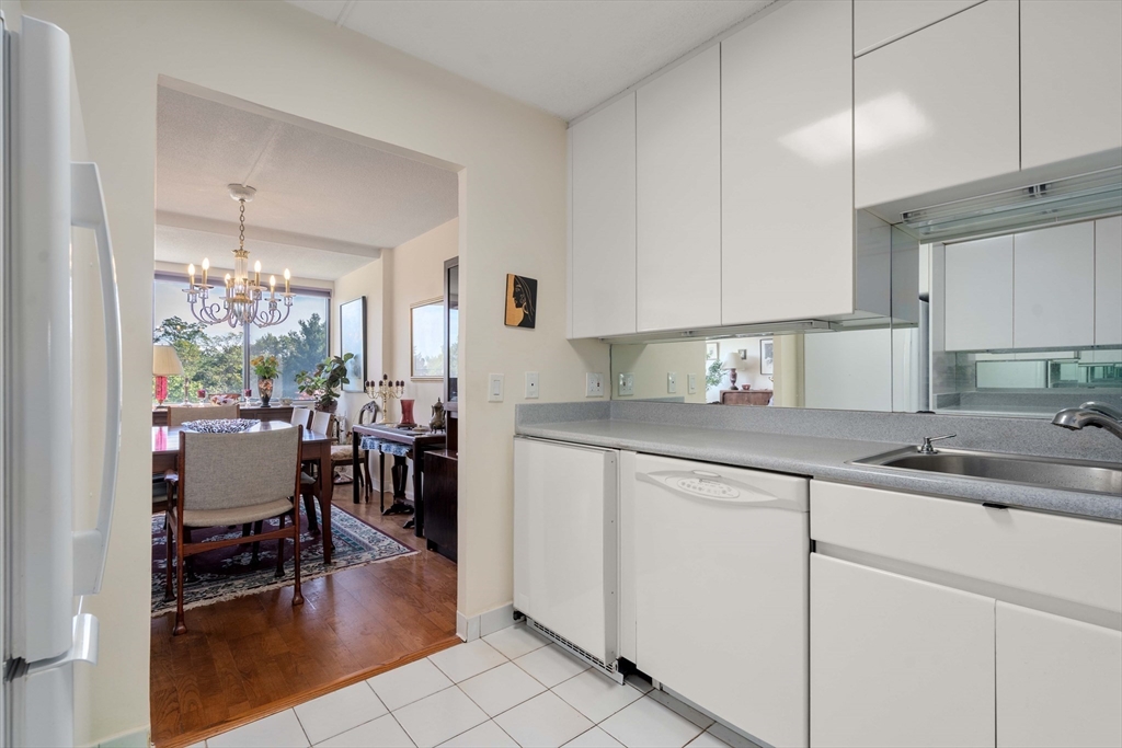 250 Hammond Pond Parkway # 612S