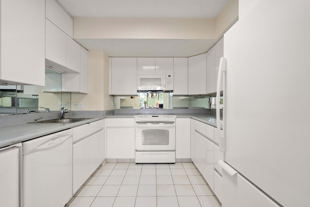 250 Hammond Pond Parkway # 612S