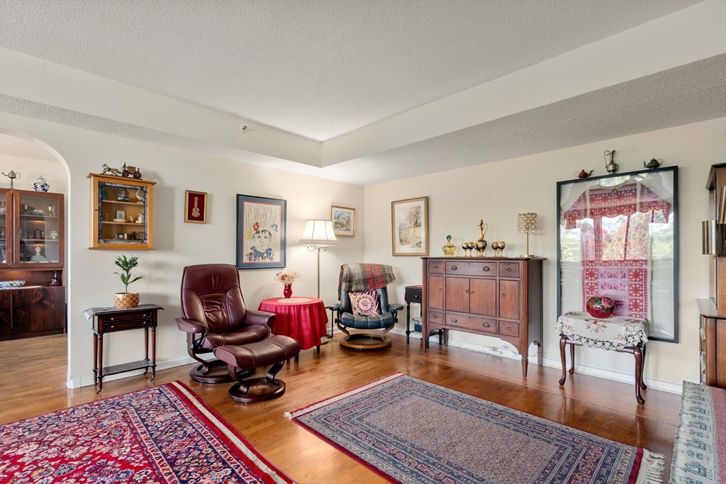 250 Hammond Pond Parkway # 612S