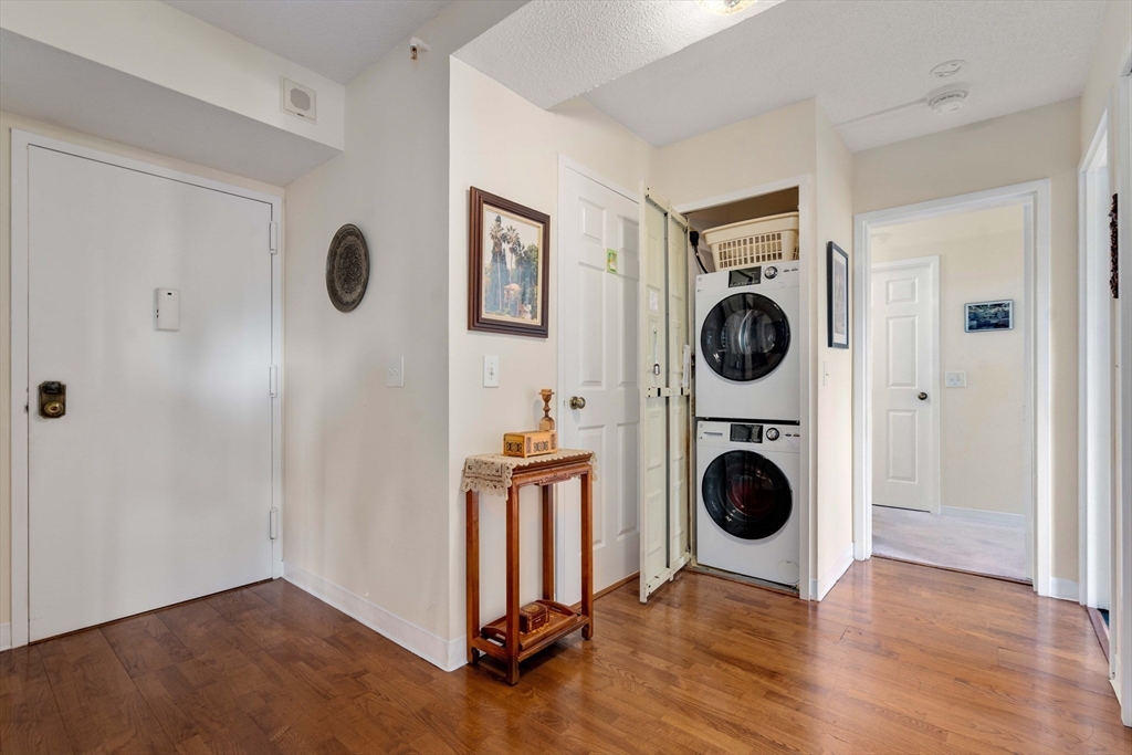 250 Hammond Pond Parkway # 612S