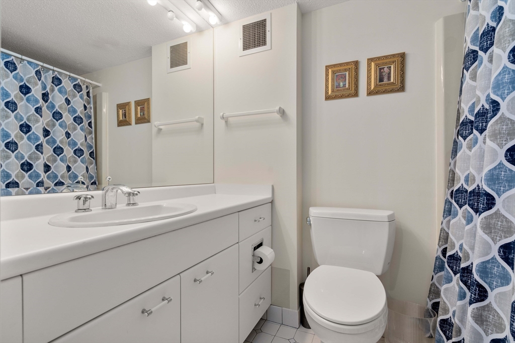 250 Hammond Pond Parkway # 612S