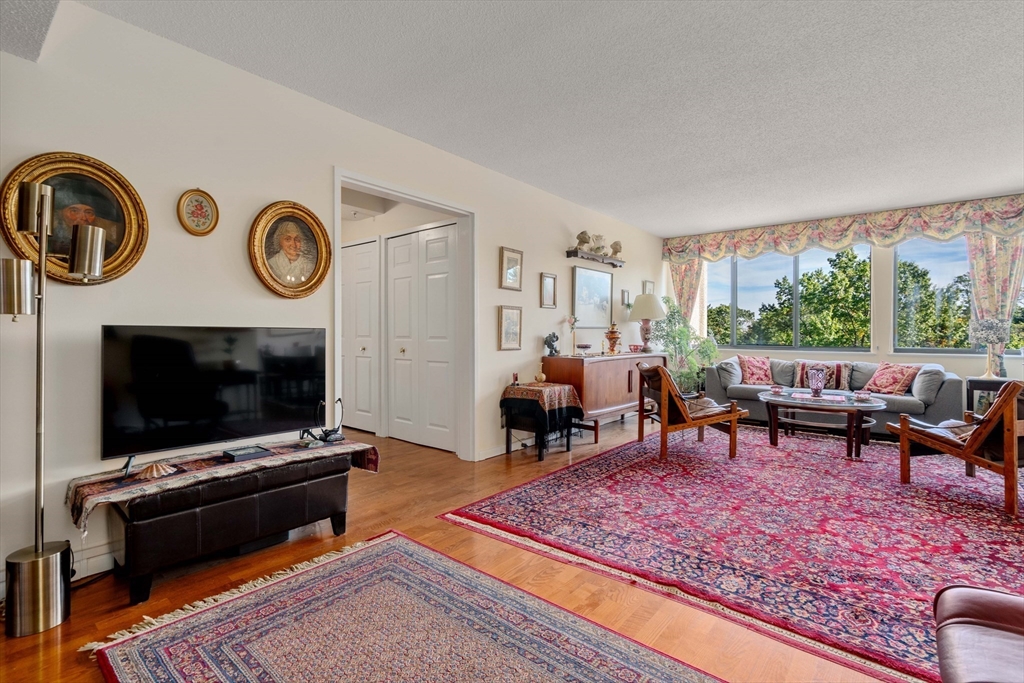250 Hammond Pond Parkway # 612S