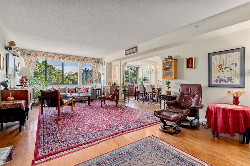 250 Hammond Pond Parkway # 612S