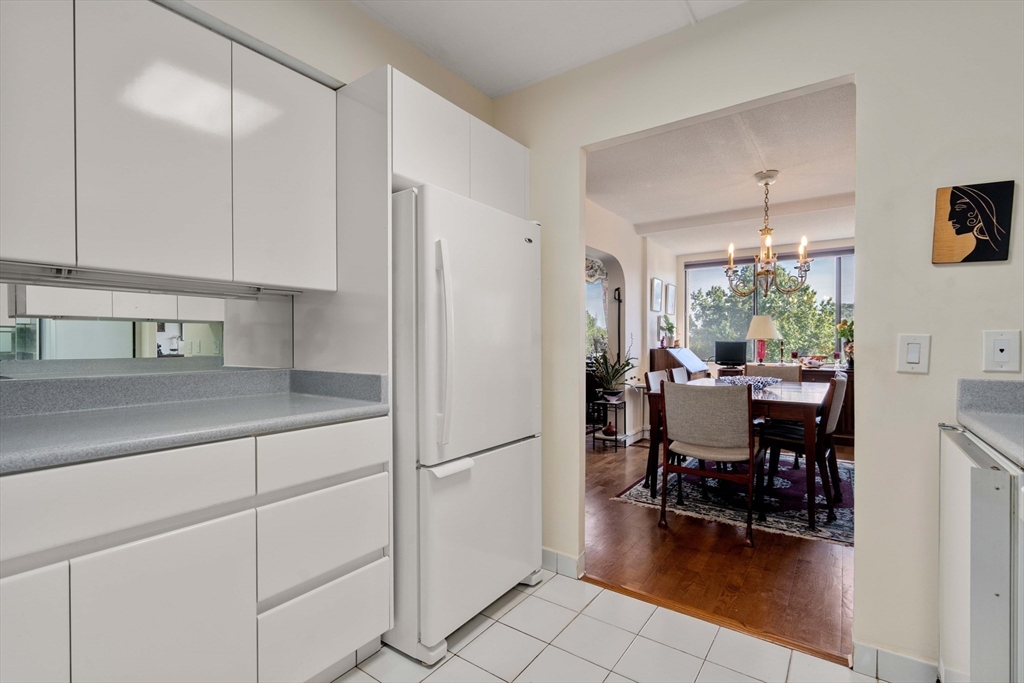 250 Hammond Pond Parkway # 612S