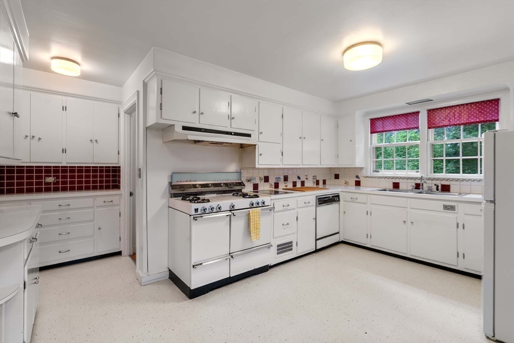 96 Wolcott Rd