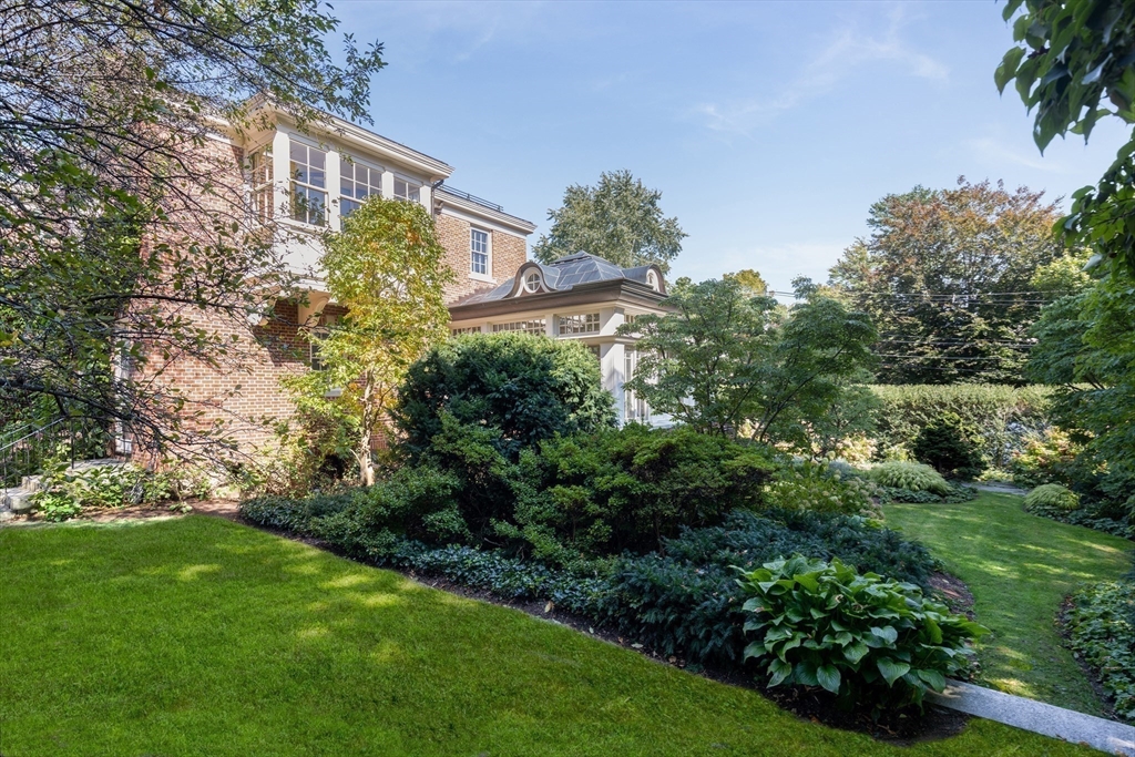 87 Hammond St