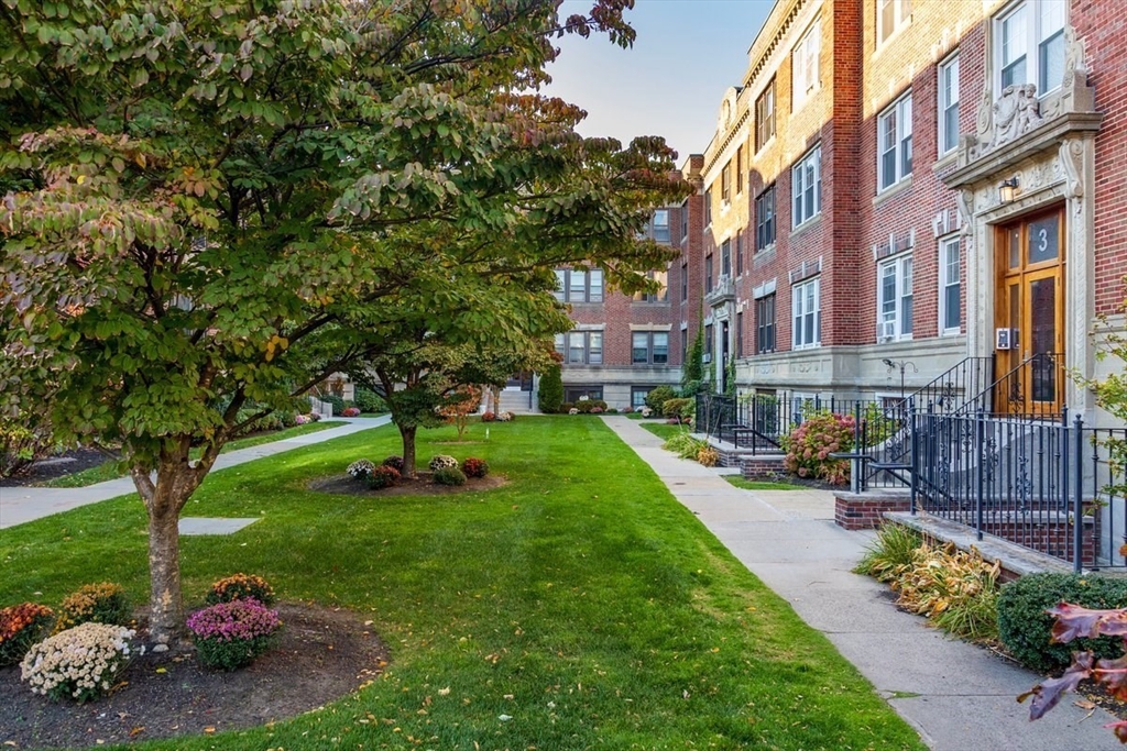 3 Greenway Court # 3