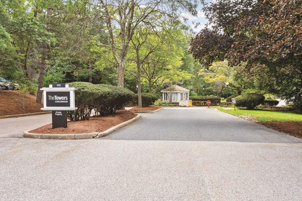 250 Hammond Pond Pkwy # 910S