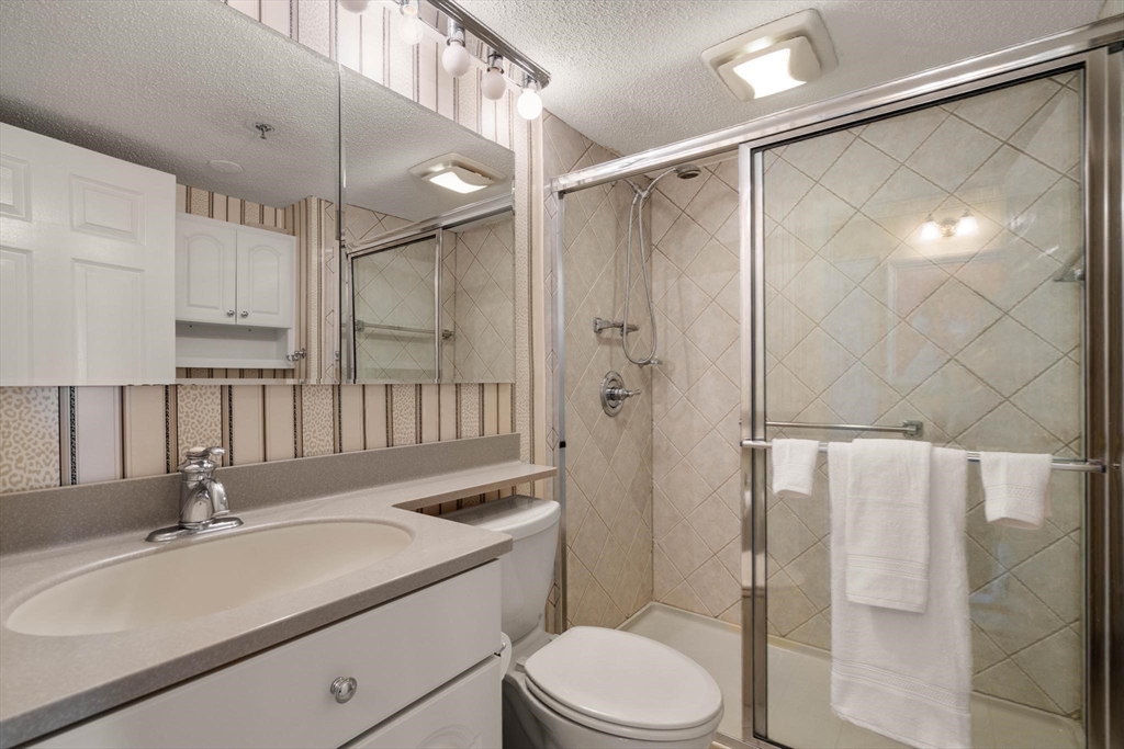 250 Hammond Pond Pkwy # 910S