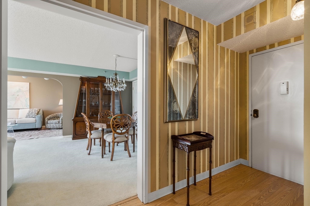 250 Hammond Pond Pkwy # 910S