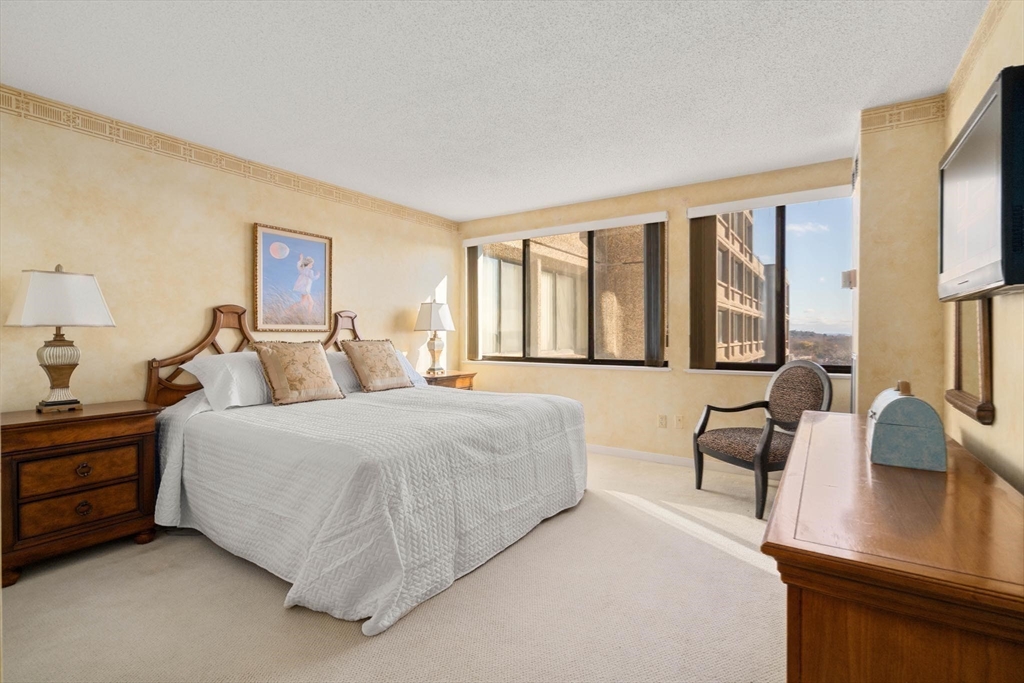 250 Hammond Pond Pkwy # 910S