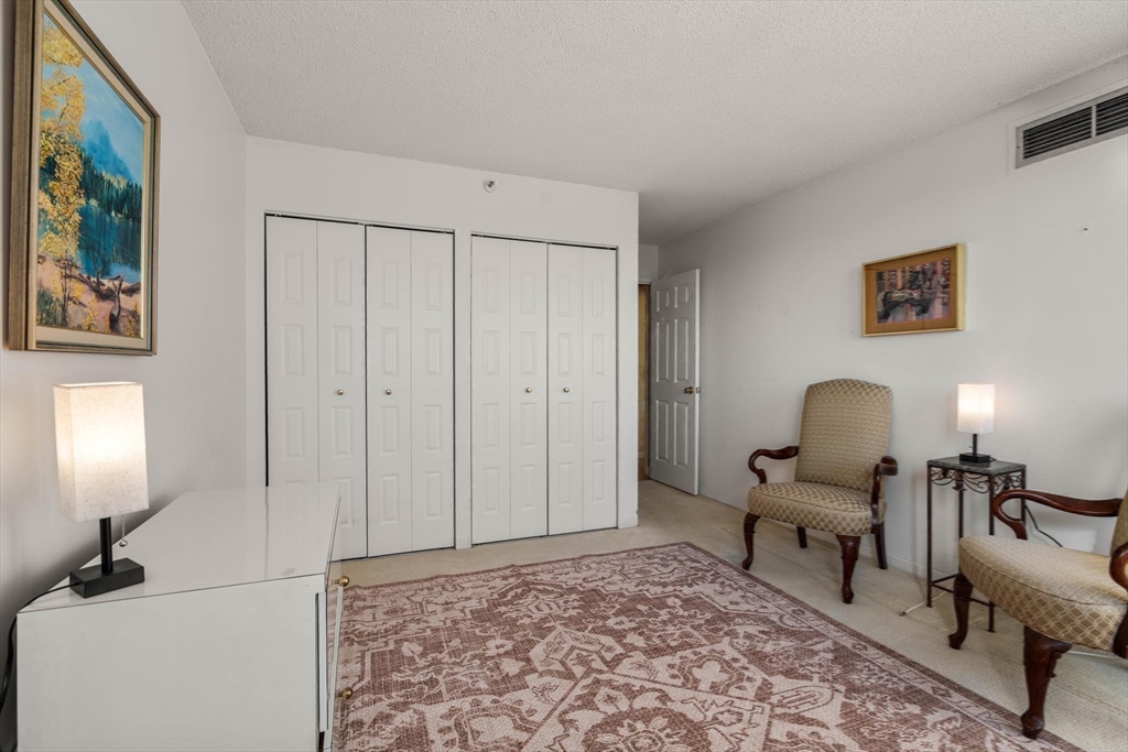 250 Hammond Pond Pkwy # 910S