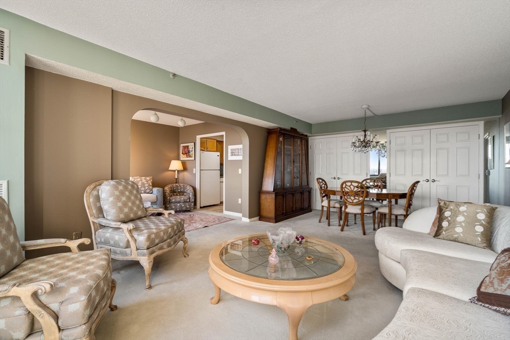 250 Hammond Pond Pkwy # 910S