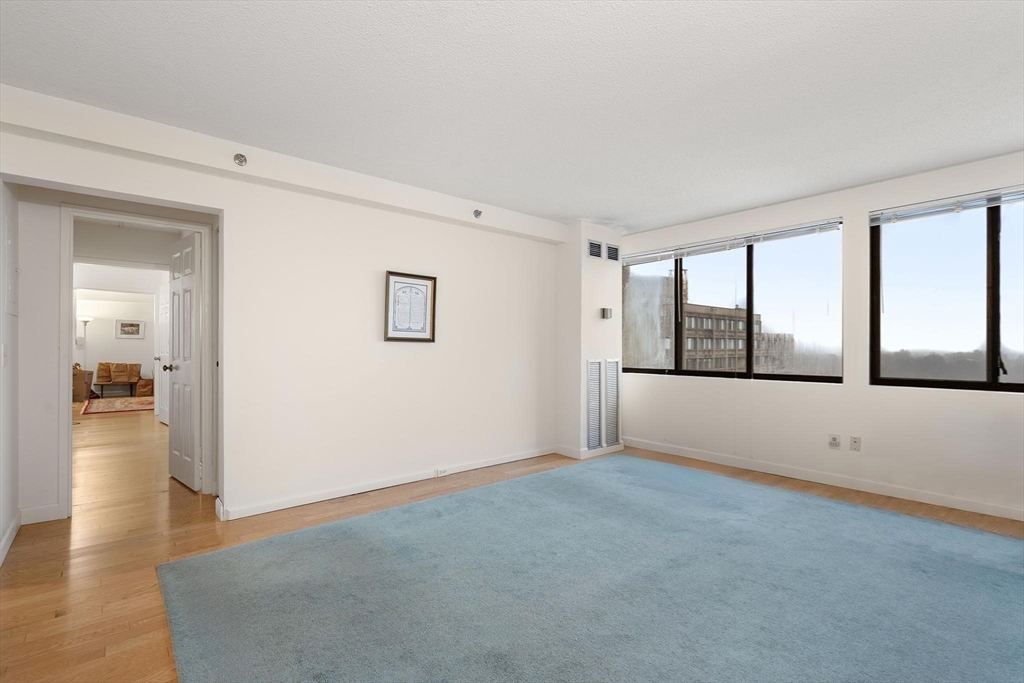 250 Hammond Pond Parkway # 1507N