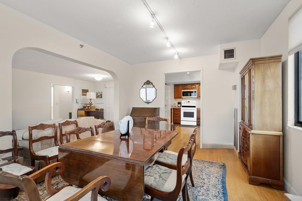 250 Hammond Pond Parkway # 1507N