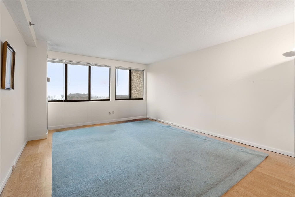 250 Hammond Pond Parkway # 1507N